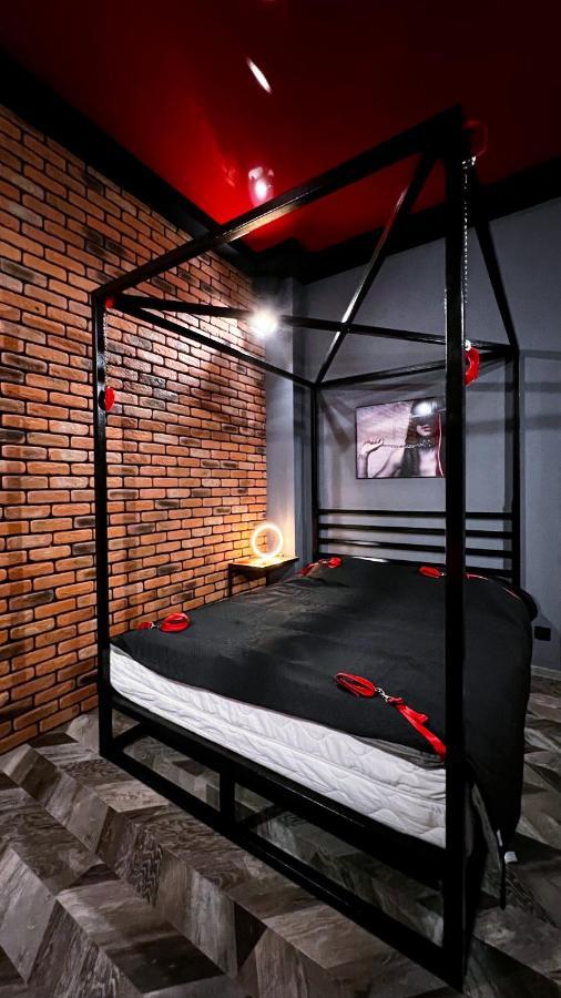 Bdsm Red Apartment *