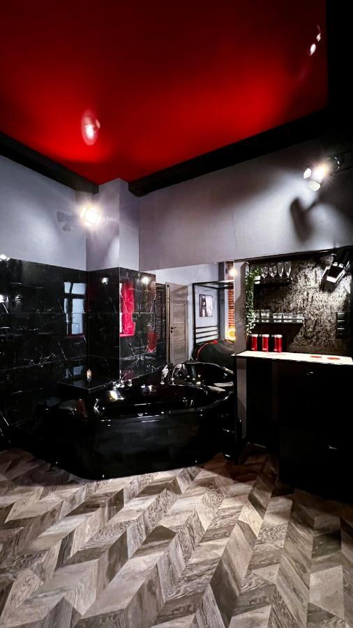 Apartment Bdsm Red *